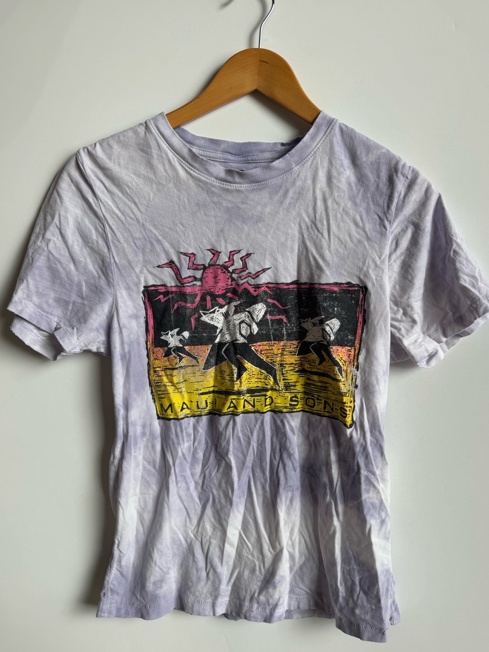 Maui and Sons Light Purple Graphic Tee with Yellow & Pink Print